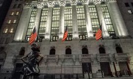 Stocks Settle Mixed on Chip Stock Strength and Higher Bond Yields