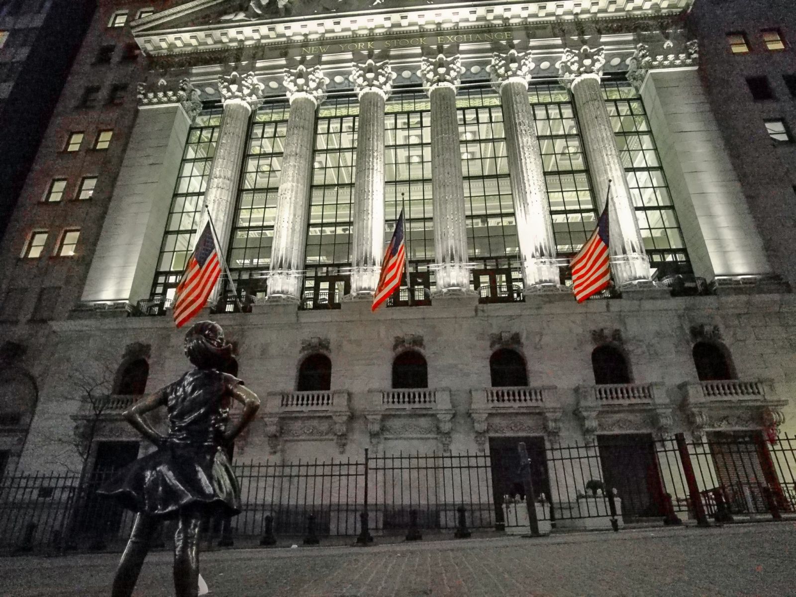 stocks-settle-mixed-on-chip-stock-strength-and-higher-bond-yields