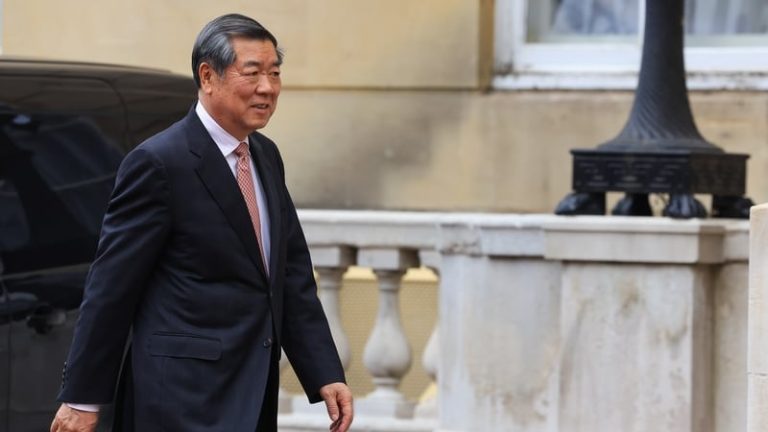 Read more about the article China and US resume trade talks in London