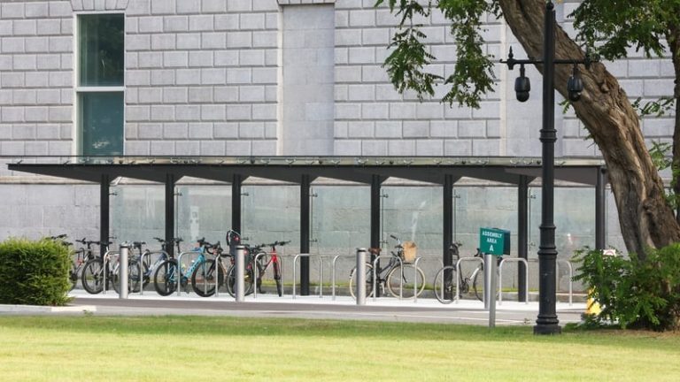 Read more about the article Discovery of manhole halted work on Dáil bike shelter