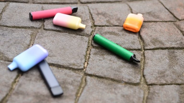 Read more about the article Vapes made up 33% of electrical devices sold in 2024