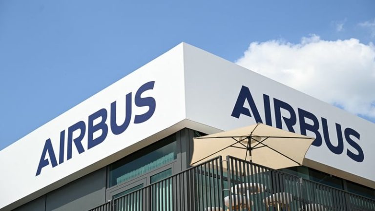Read more about the article Hopes rise at Paris Air Show for end to tariffs