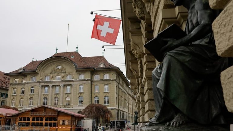 Read more about the article Swiss National Bank cuts interest rates to zero
