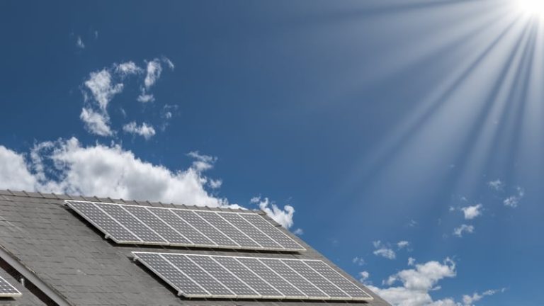 Read more about the article Average monthly saving of €91 for solar panel owners