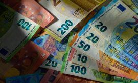 Dollar and Gold Retreat on Reduced Middle East Tensions