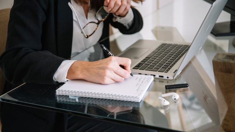 Read more about the article Most workers expect pay rise this year – survey