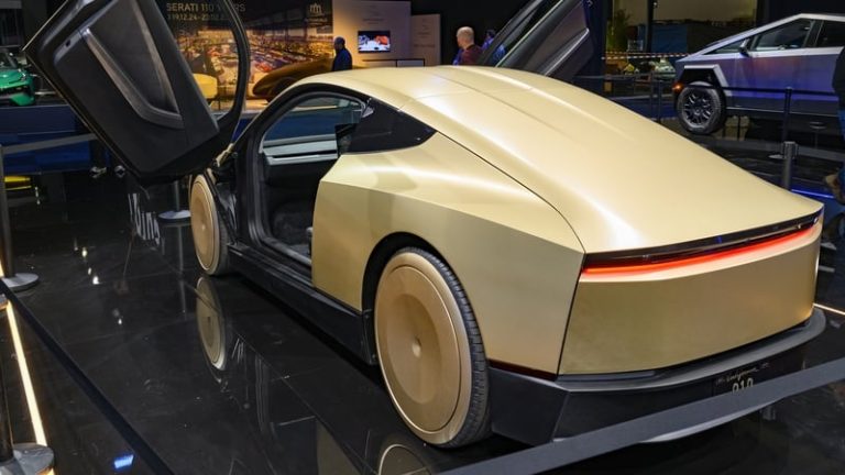 Read more about the article US safety agency contacts Tesla on robotaxi issues