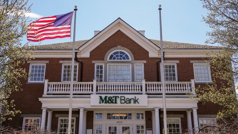 m&t-bank-quarterly-profit-rises-on-higher-fees