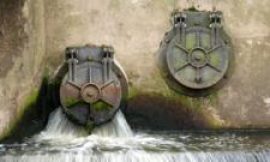 Serious water pollution in England up 60%, government says