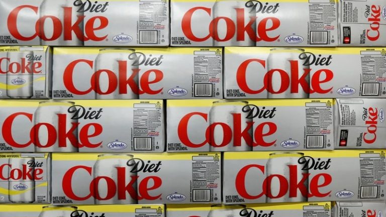 Read more about the article Coca-Cola beats on zero-calorie drinks, higher prices