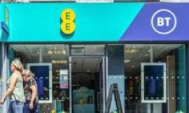 Thousands unable to make calls as EE and BT networks down