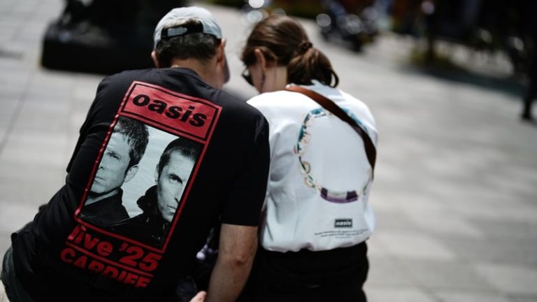 Read more about the article Hotel prices go Supersonic: Oasis fans pay the price