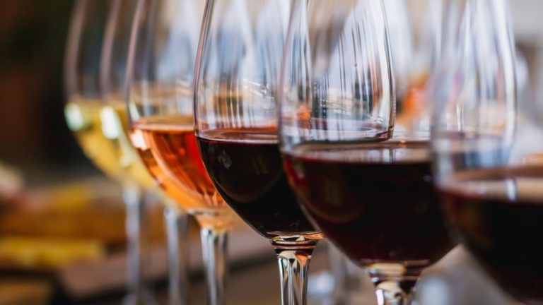 Read more about the article EU wine, spirits to face 15% US tariff from August 1