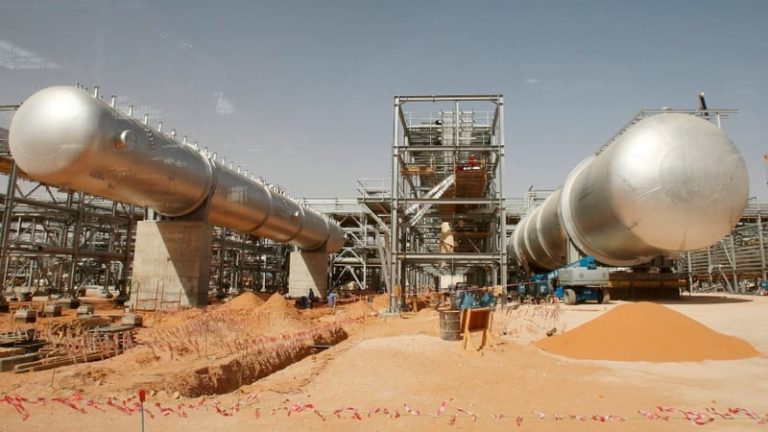 Read more about the article Saudi Aramco second-quarter net profit drops 22%