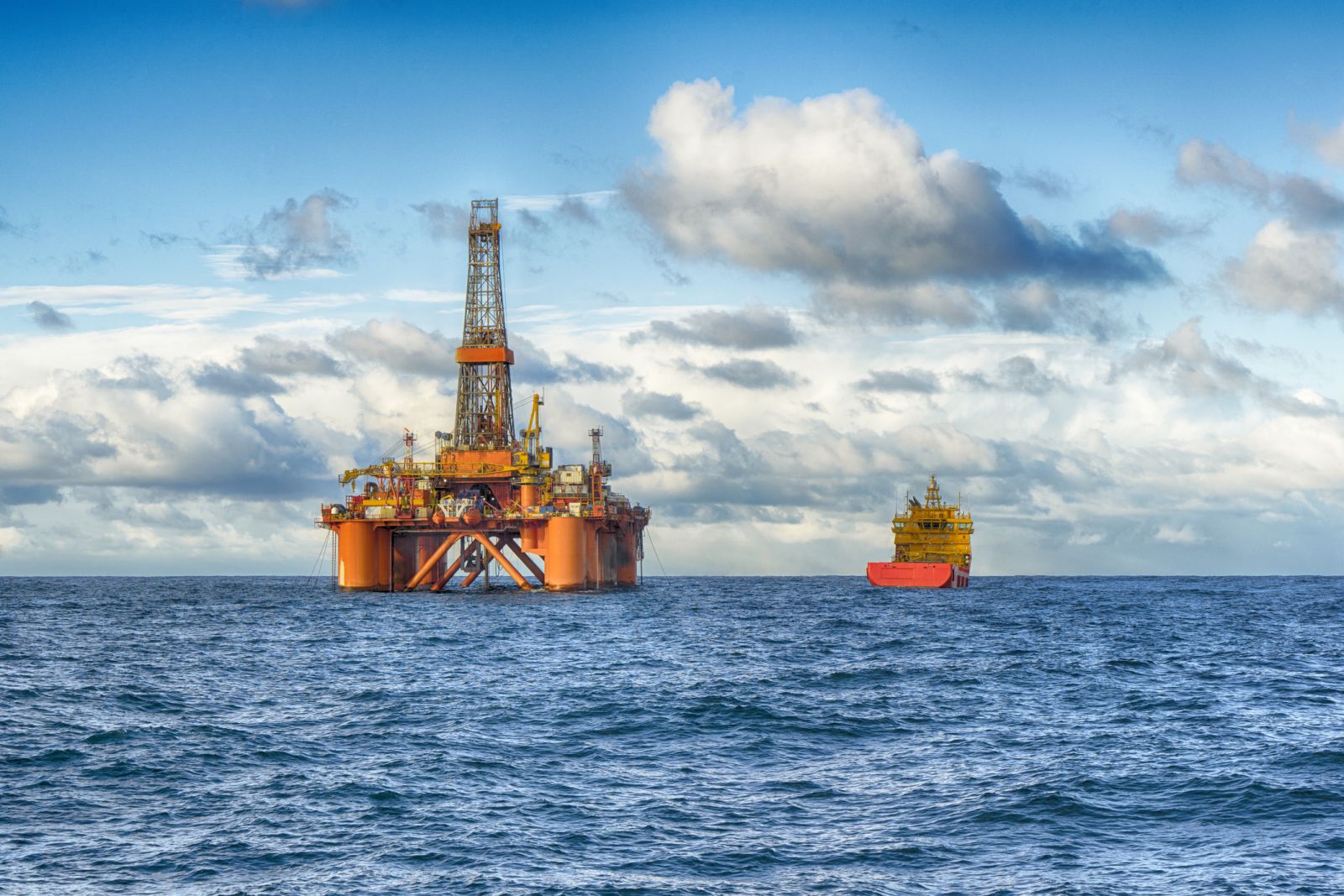 crude-prices-rally-on-dollar-weakness-and-global-supply-uncertainty