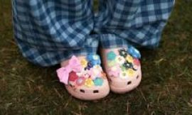 Crocs US sales tumble as shoppers choose trainers