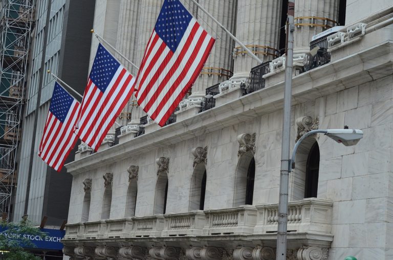 Read more about the article Stocks Settle Higher on Solid Earnings and Hopes for a Ukraine Peace Deal