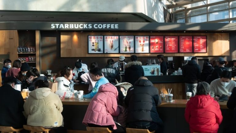 Read more about the article Starbucks expects bids for China business in two weeks