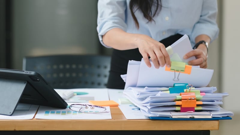 over-2,600-school-secretaries,-caretakers-to-begin-strike