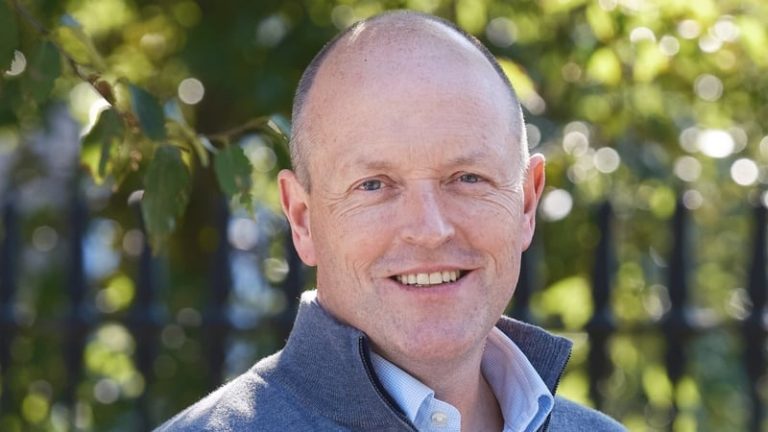Read more about the article Early warnings of severe pressure on SMEs – Azets Ireland