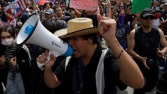 ‘gringos-out!’:-mexicans-protest-tourists-and-gentrification