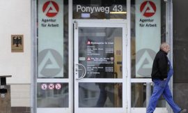Number of unemployed Germans passes 3 million mark