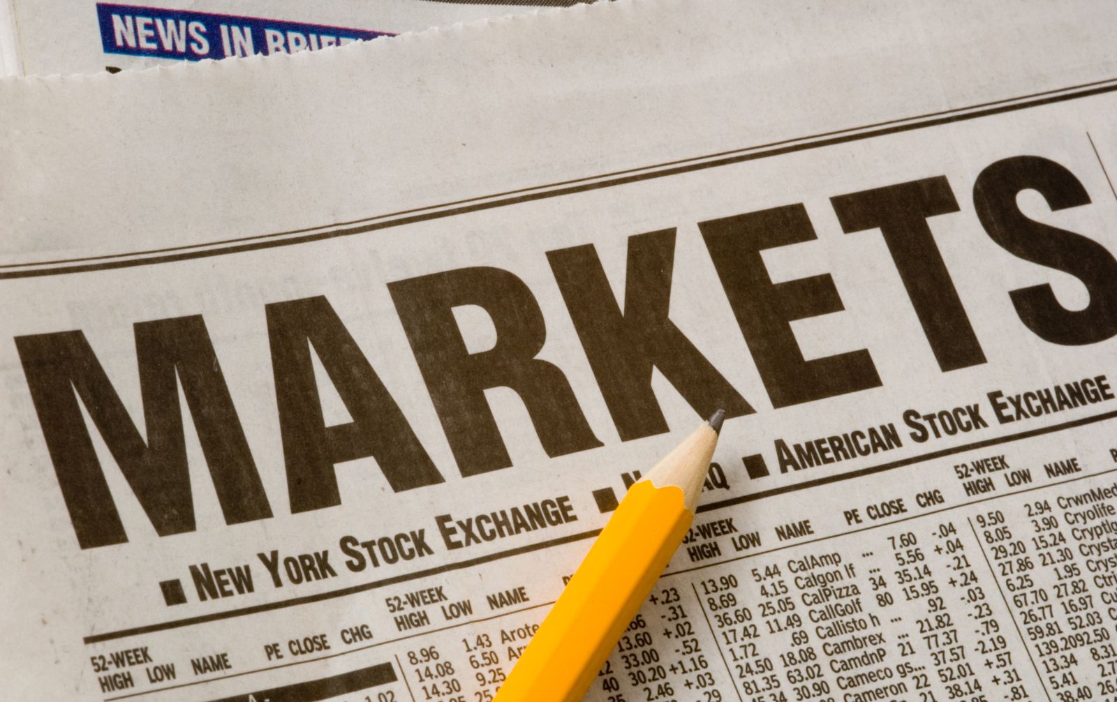 stocks-and-bonds-climb-as-weak-jobs-bolster-fed-rate-cut-chances