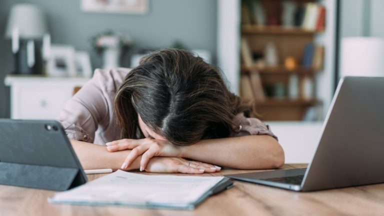 Read more about the article Is ‘quiet cracking’ the new ‘quiet quitting’?