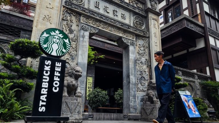 Read more about the article Starbucks China valued at about $5 billion by bidders