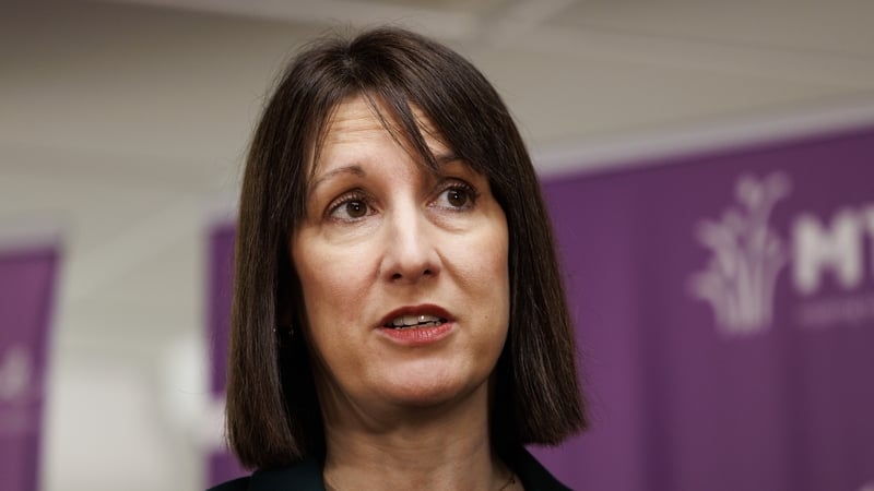 uk-borrowing-shoots-higher,-deepening-reeves’-challenges