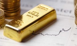Dollar Falls and Gold Surges to a Record High on Easier Fed Policy