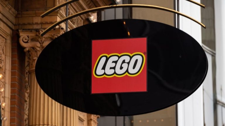 Read more about the article Lego buys entertainment centres from Merlin for £200m