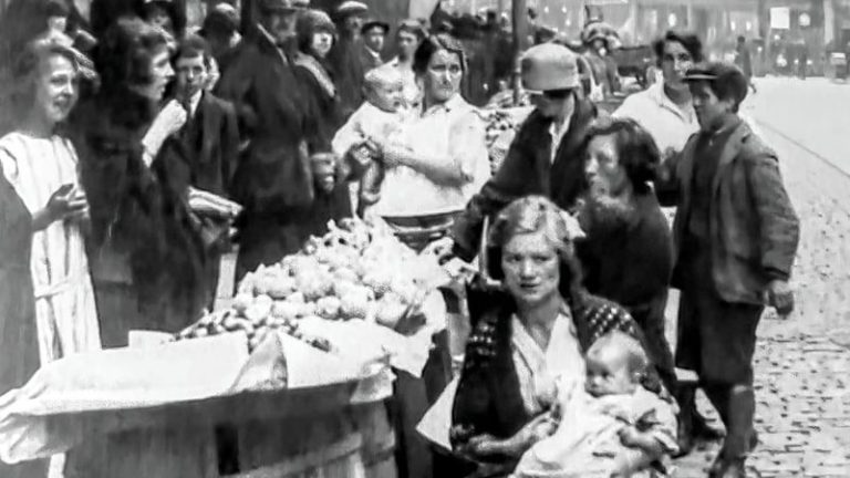Read more about the article Why did Dublin authorities try to ban street trading in 1920s?