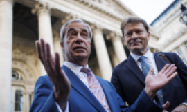 Nigel Farage urges Bank of England boss to stop UK bond sales