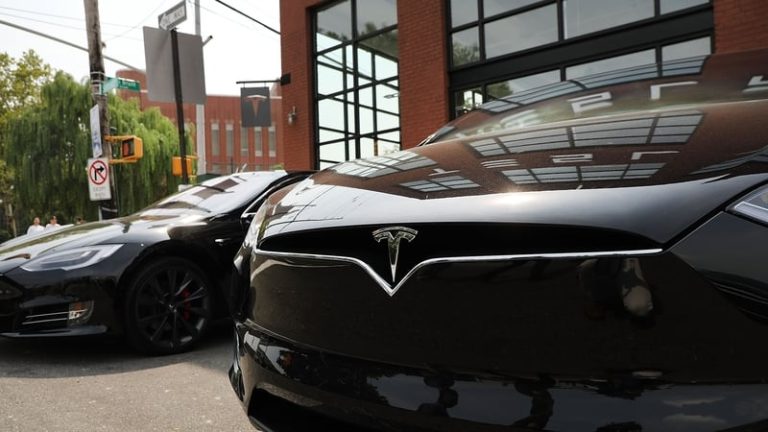 Read more about the article Tesla beats delivery estimates on sales boost
