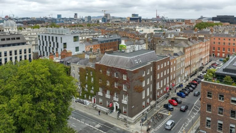 Read more about the article IPUT buys two office buildings on St Stephens Green