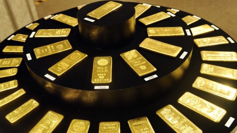 Read more about the article Gold breaks $4,100 to hit high on trade jitters
