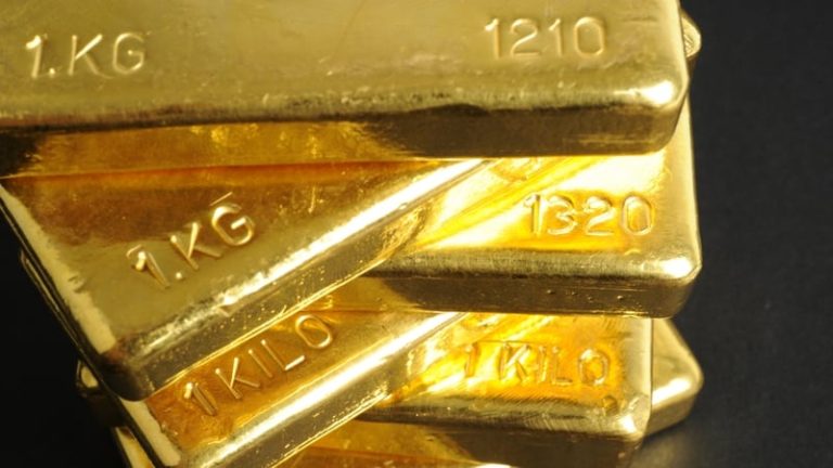 Read more about the article Fed rate-cut bets drive gold to new record highs