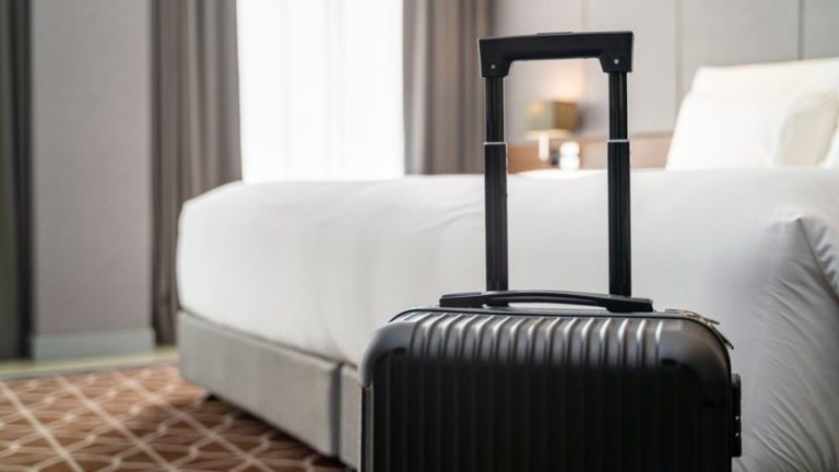 Read more about the article Hilton trims 2025 revenue growth forecast