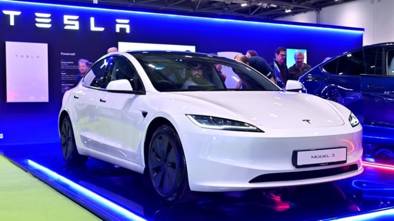 Read more about the article Tesla profit falls short despite record sales