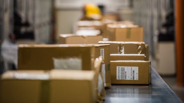 Read more about the article An Post advises customers over sending parcels to US