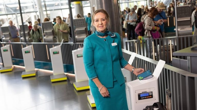 Read more about the article Aer Lingus launches new express bag drop kiosks