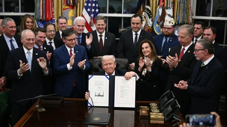 Read more about the article Trump signs bill to end record US government shutdown