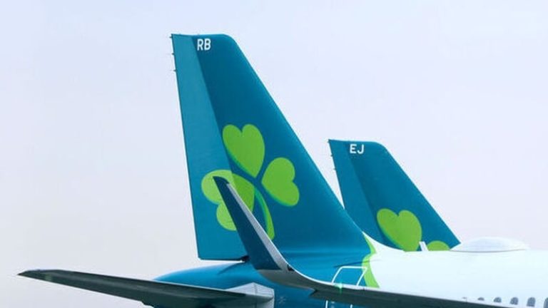 Read more about the article Aer Lingus warns it may close its Manchester base
