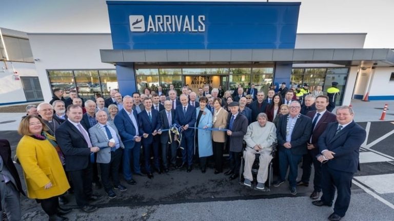 Read more about the article Taoiseach opens new arrivals hall at Kerry Airport