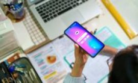 Don’t blindly trust what AI tells you, Google boss tells BBC