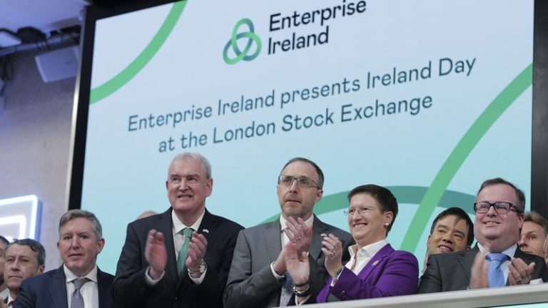 Read more about the article Minister Troy opens markets at London Stock Exchange
