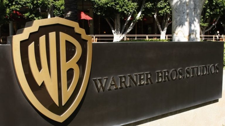 Read more about the article Paramount, Comcast, Netflix submit bids for Warner Bros