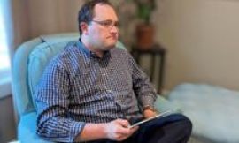 Holiday job seekers confront an ‘incredibly stressful’ market