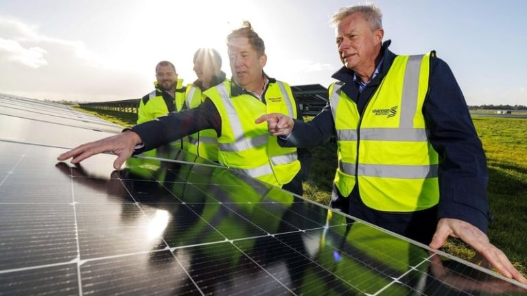 Read more about the article First solar farm on Irish airfield officially opens